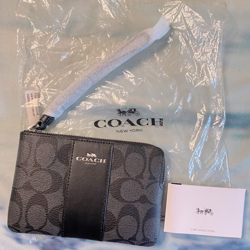 Coach Wristlet. Brand new